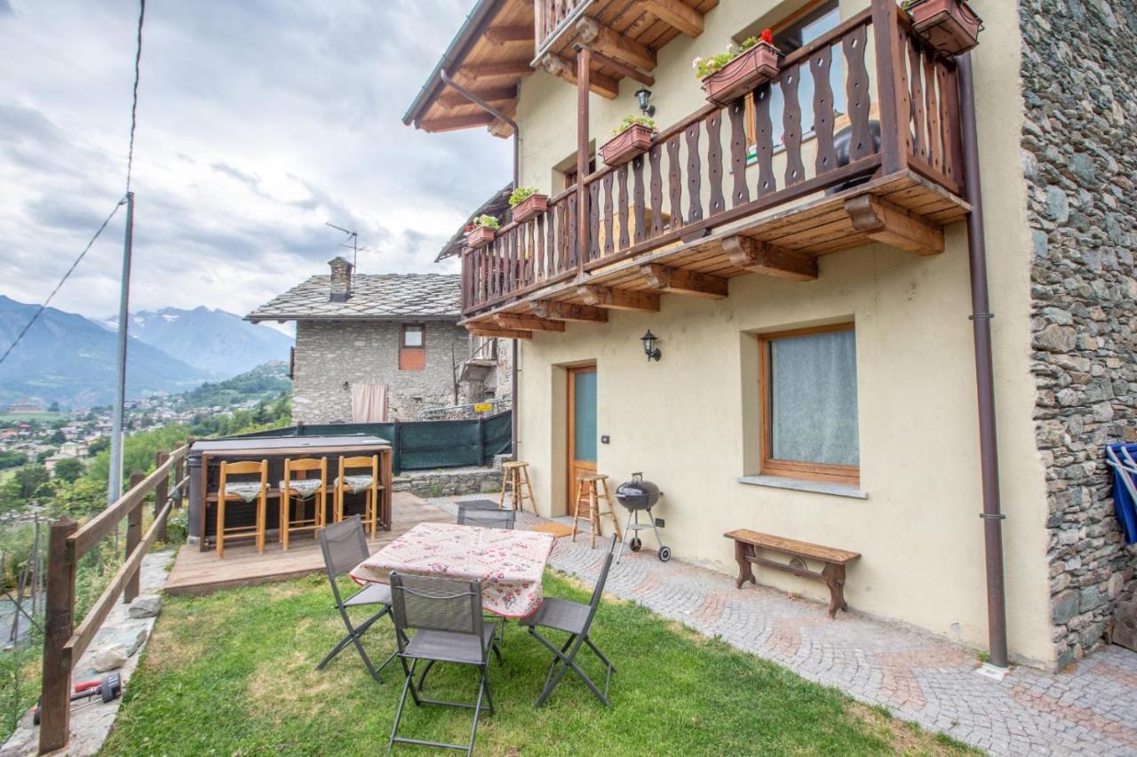 Casa Alpina - Sarre Apartment Aosta Exterior photo