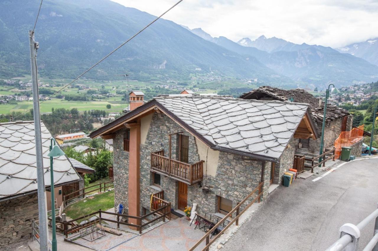 Casa Alpina - Sarre Apartment Aosta Exterior photo