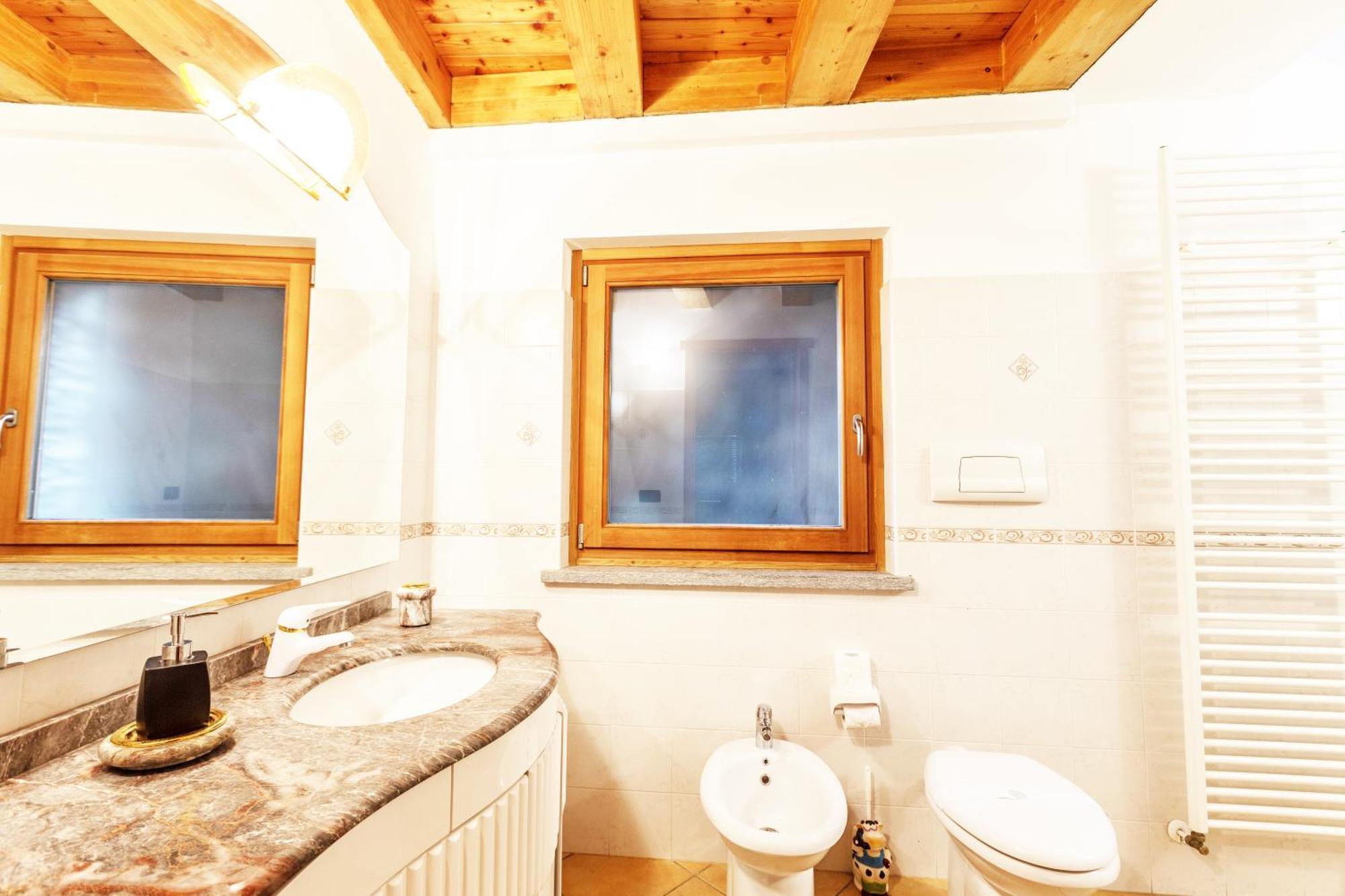Casa Alpina - Sarre Apartment Aosta Room photo