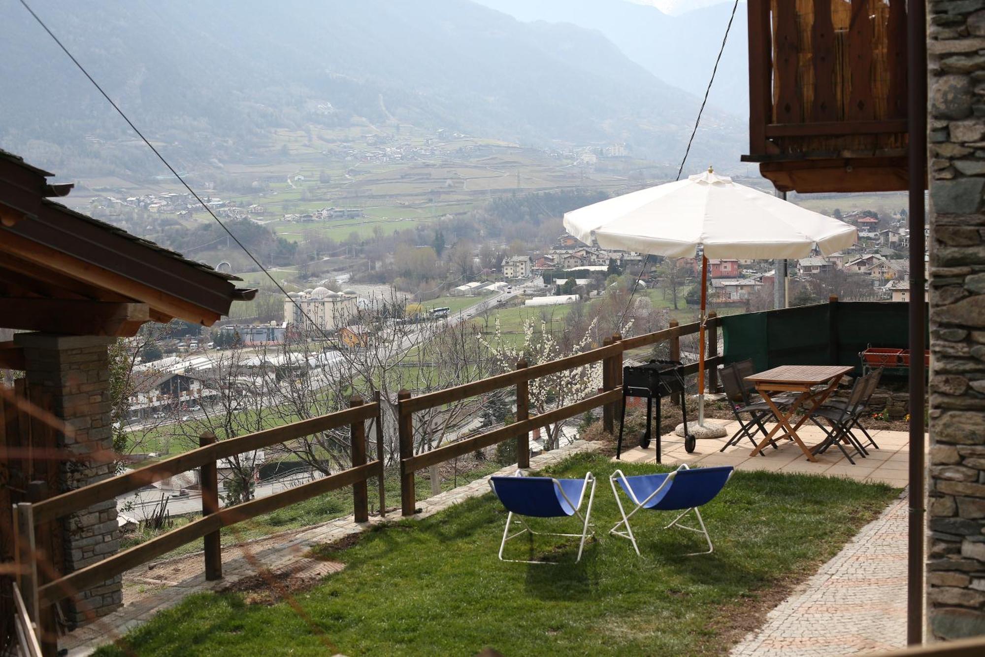 Casa Alpina - Sarre Apartment Aosta Room photo