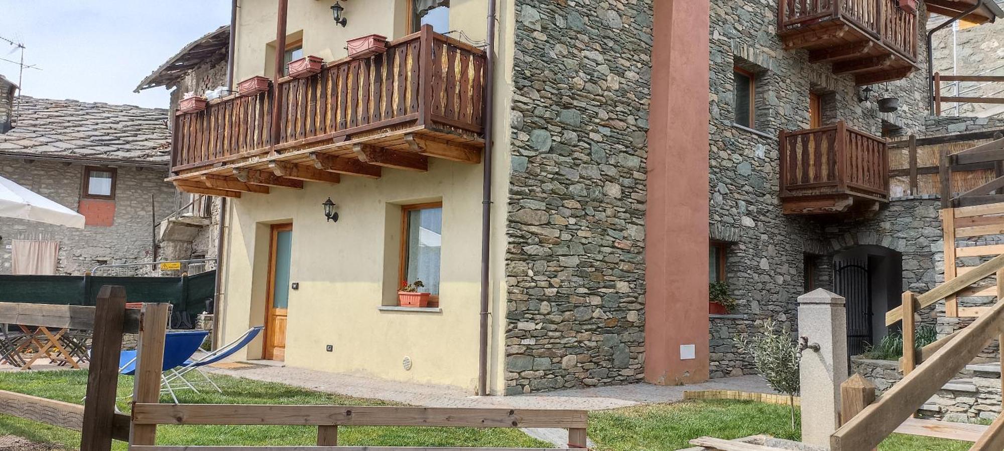 Casa Alpina - Sarre Apartment Aosta Room photo